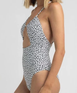 Best Pirce ๐คฉ Kaiami Sassy One Piece ๐ฉฑ Swimsuit White/black ๐ 7 Best Pirce ๐คฉ Kaiami Sassy One Piece ๐ฉฑ Swimsuit White/black ๐ -Hot Sale Citybeach Store 20325226 01 RT XL