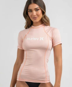 Coupon 🎉 Hurley OAO Short Sleeve Rash Vest Light Baked Apple ❤️