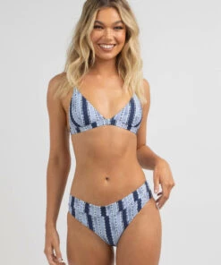 Budget ๐ Rip Curl Nomad Triangle ๐ Bikini Top Blue ๐