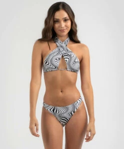 Brand new 👏 Kaiami Salem Cross Over Bralette White/black 😀