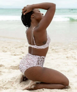 Brand new โญ Kaiami Zane High Waist ๐ Bikini Bottom White/choc ๐