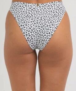 New ๐งจ Kaiami Sassy Classic ๐ Bikini Bottom White/black โ 7 New ๐งจ Kaiami Sassy Classic ๐ Bikini Bottom White/black โ -Hot Sale Citybeach Store 20335851 01 LT XL