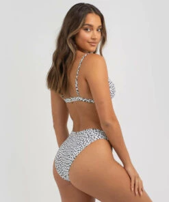 New ๐งจ Kaiami Sassy Classic ๐ Bikini Bottom White/black โ 9 New ๐งจ Kaiami Sassy Classic ๐ Bikini Bottom White/black โ -Hot Sale Citybeach Store 20335851 01 TP XL